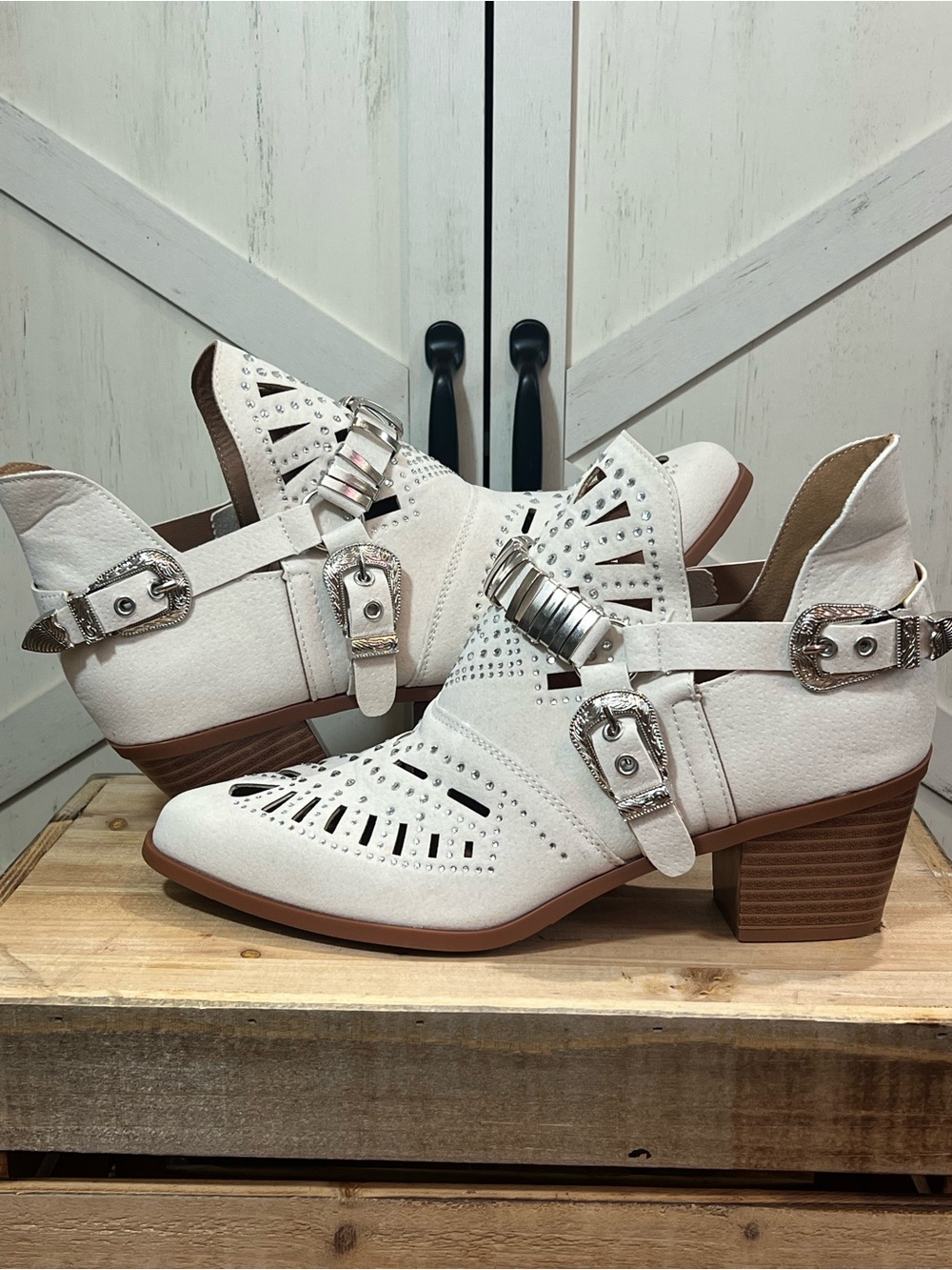 BOHO Cream Western Slip-On Ankle Boots Cutouts Silver -Tone Buckles Size 10 NEW - Picture 2 of 11